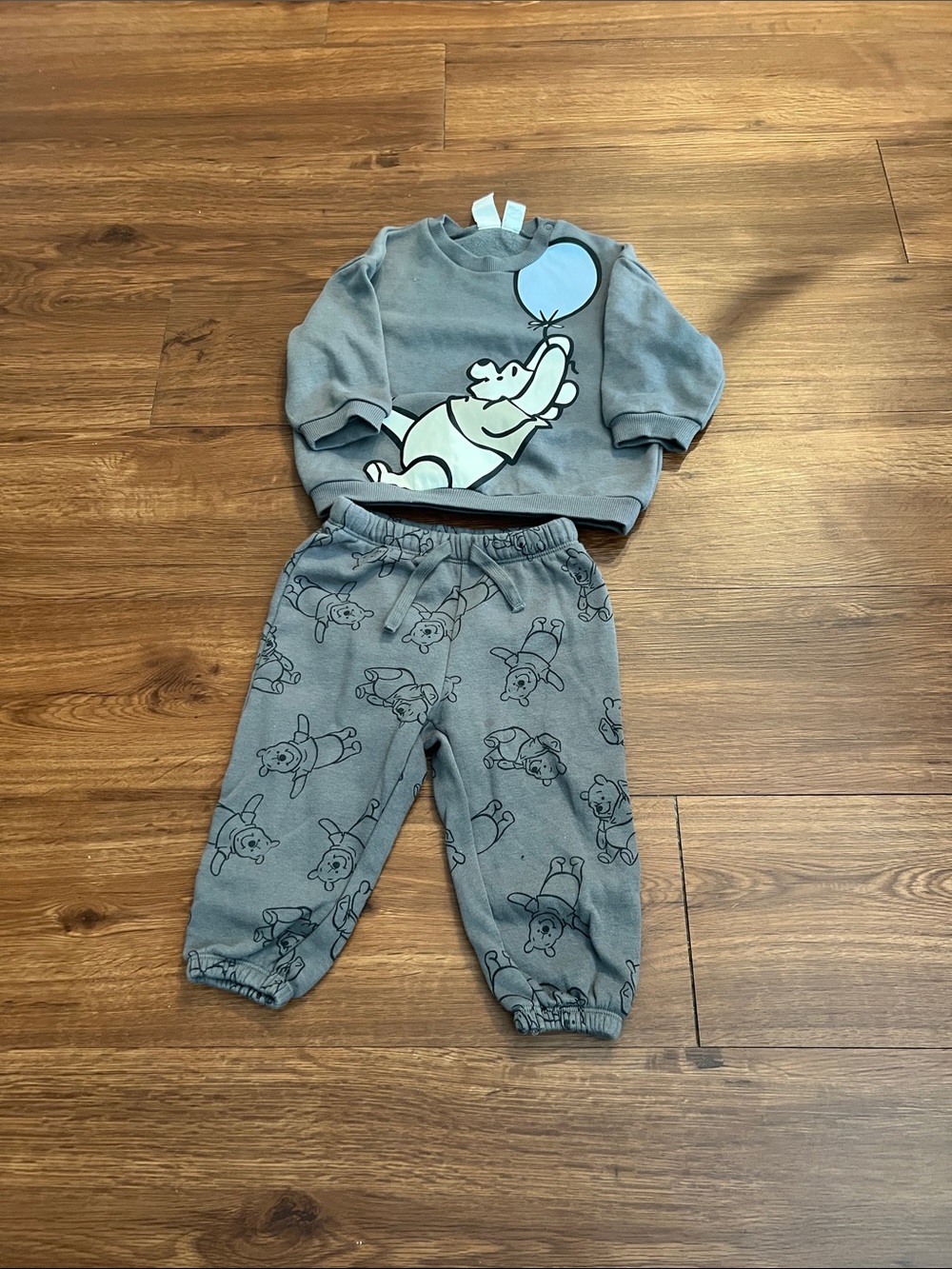 H&M Gray Winnie the Pooh Balloon Sweatshirt & Joggers Set